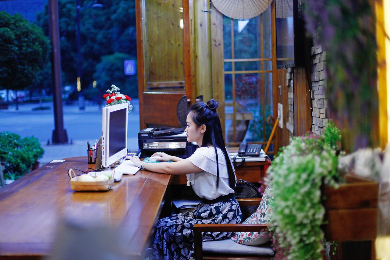 Guihua Road 106Th Hostel Zhangjiajie Exteriör bild